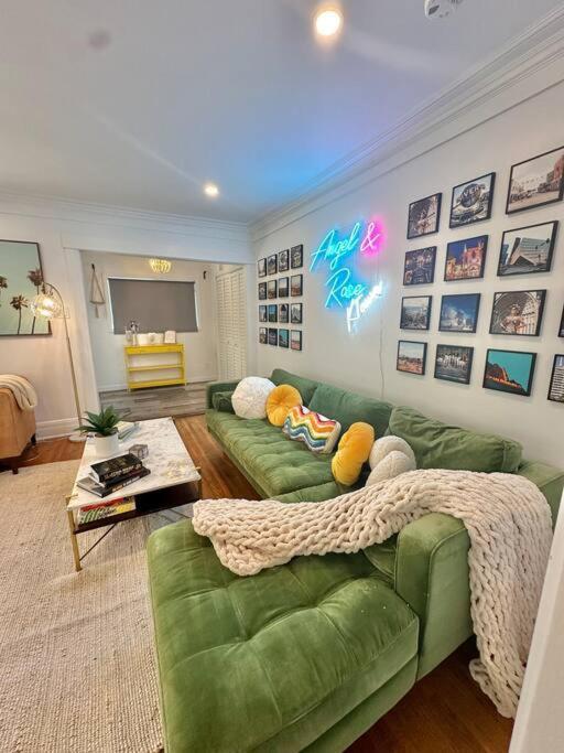 Holiday home Angeles Charming Big House, King Bed, Parking, Ev