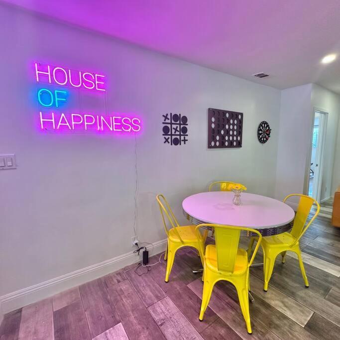 Angeles Charming Big House, King Bed, Parking, Ev Holiday home *