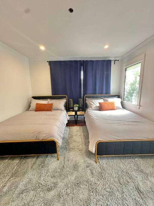 Holiday home Angeles Charming Big House, King Bed, Parking, Ev *