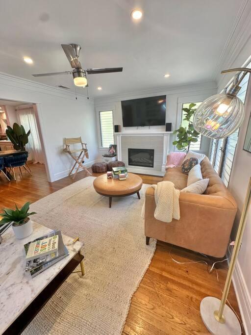 Angeles Charming Big House, King Bed, Parking, Ev